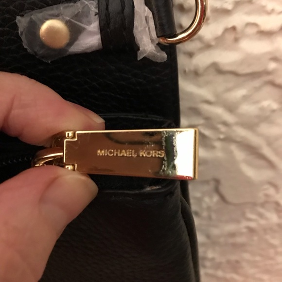 Michael Kors New Without Tags Leather Crossbody Bag. Includes Dustbag. - Picture 4 of 15
